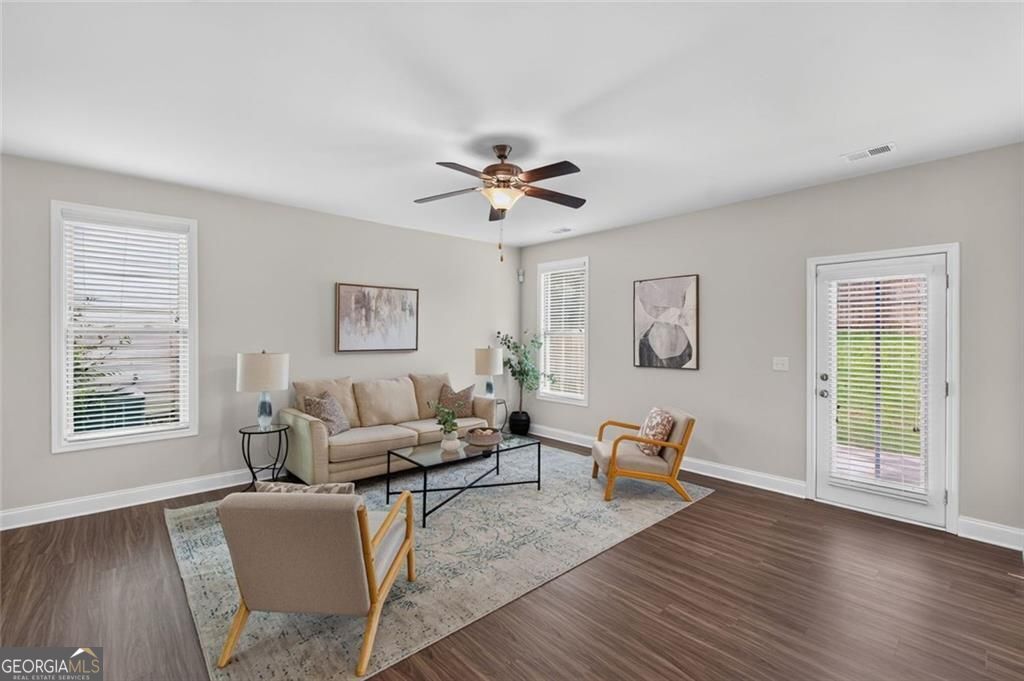 102 Edgeview CT