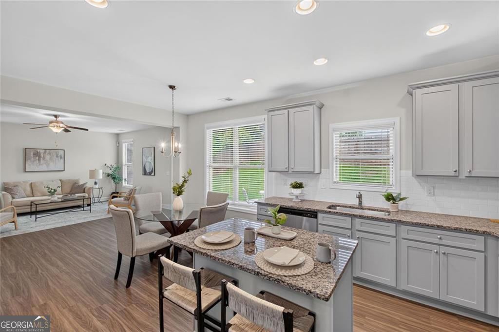 102 Edgeview CT