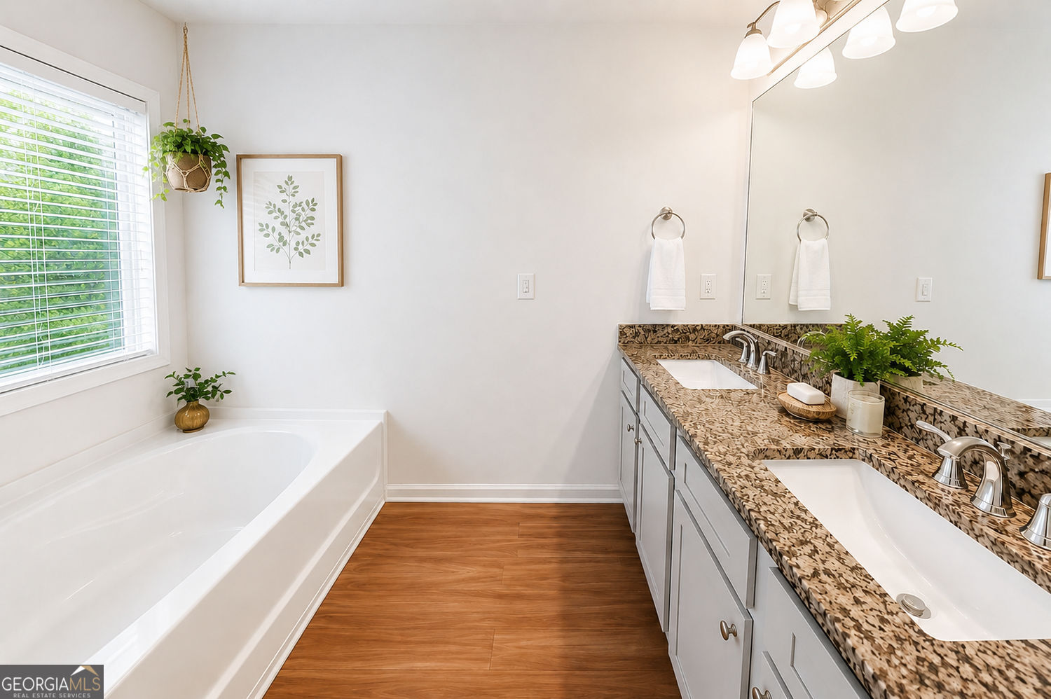 102 Edgeview CT