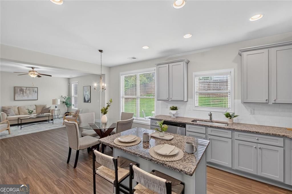 102 Edgeview CT