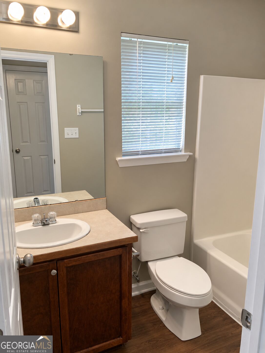 3200 Perimeter CIR