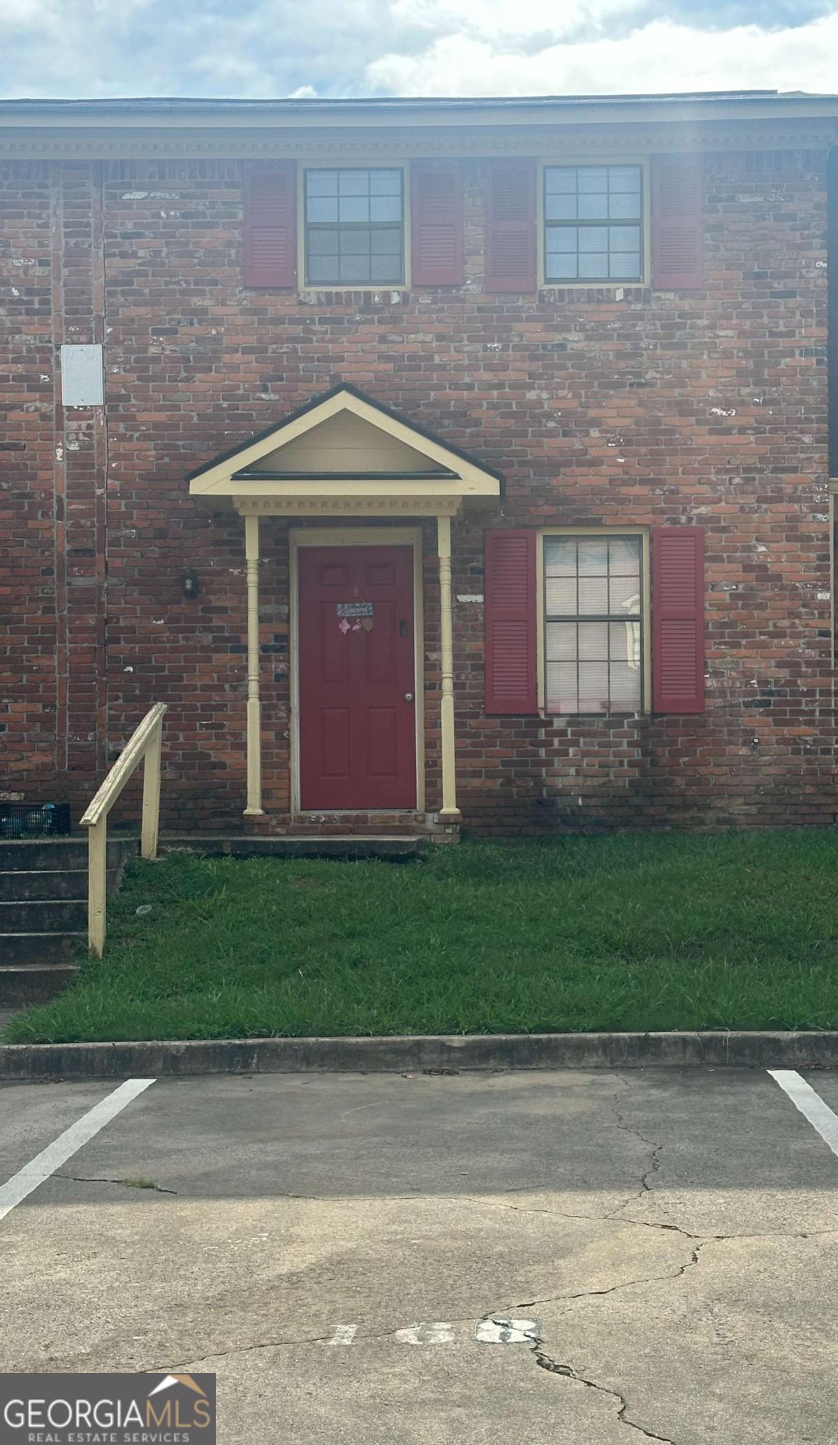 Welcome to this cozy 2-bedroom, 1.5 bathroom condo, located in the heart of Rome, Georgia, at 168 E 11th Rome Georgia. Perfect for anyone seeking a comfortable and convenient lifestyle, this property offers a peaceful retreat while being just minutes away from all the excitement downtown Rome has to offer. Located just a short walk from downtown Rome, this condo allows you to enjoy the many shops, restaurants, and cultural attractions of the city, including the charming Broad Street. Whether you're looking for a cozy cafe, local boutiques, or lively entertainment, everything is within walking distance. Schedule your showing today!