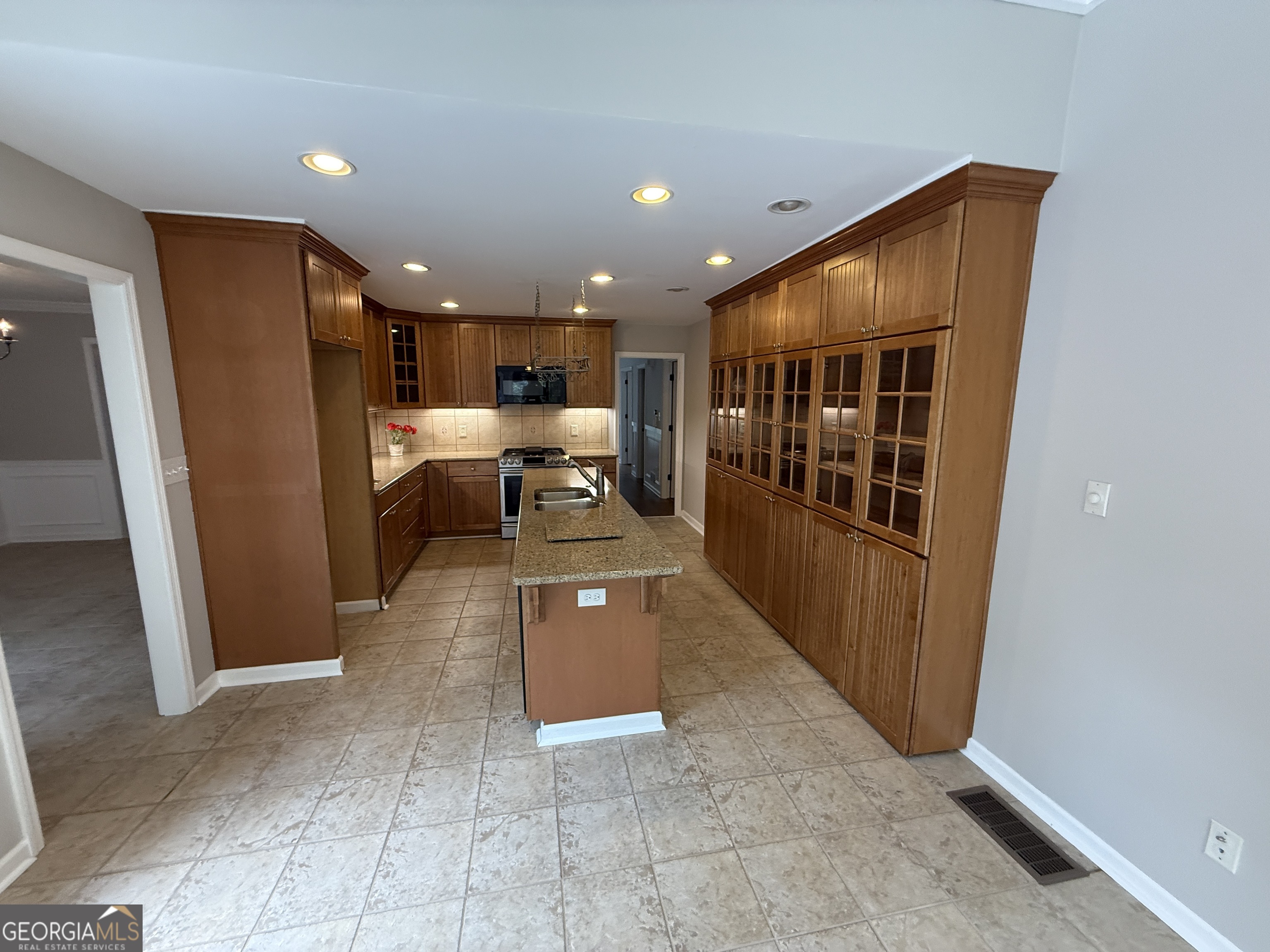 775 Upper Hembree RD