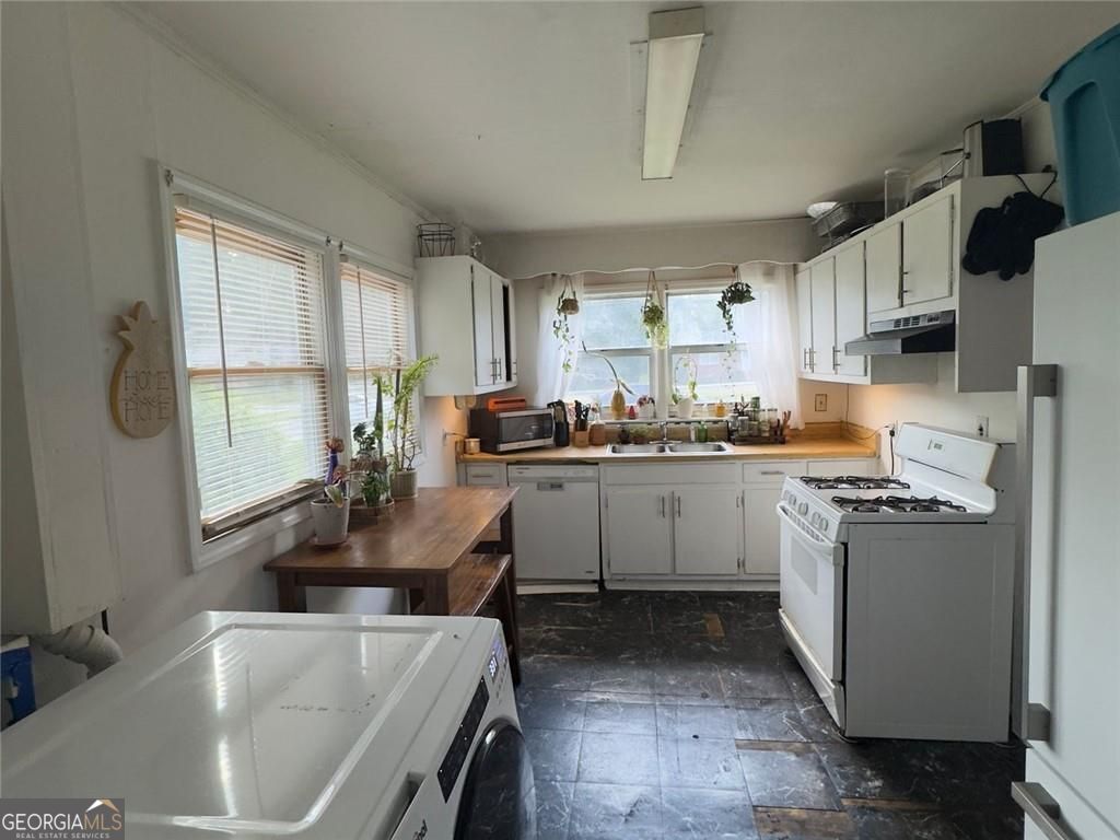 Stone Mountain, Georgia 30083, United States, 2 Bedrooms Bedrooms, ,1 BathroomBathrooms,Residential,Active,176809