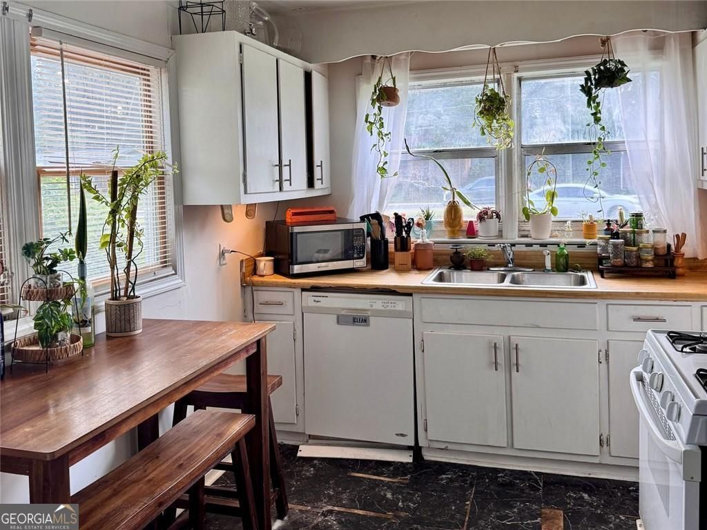 Stone Mountain, Georgia 30083, United States, 2 Bedrooms Bedrooms, ,1 BathroomBathrooms,Residential,Active,176809