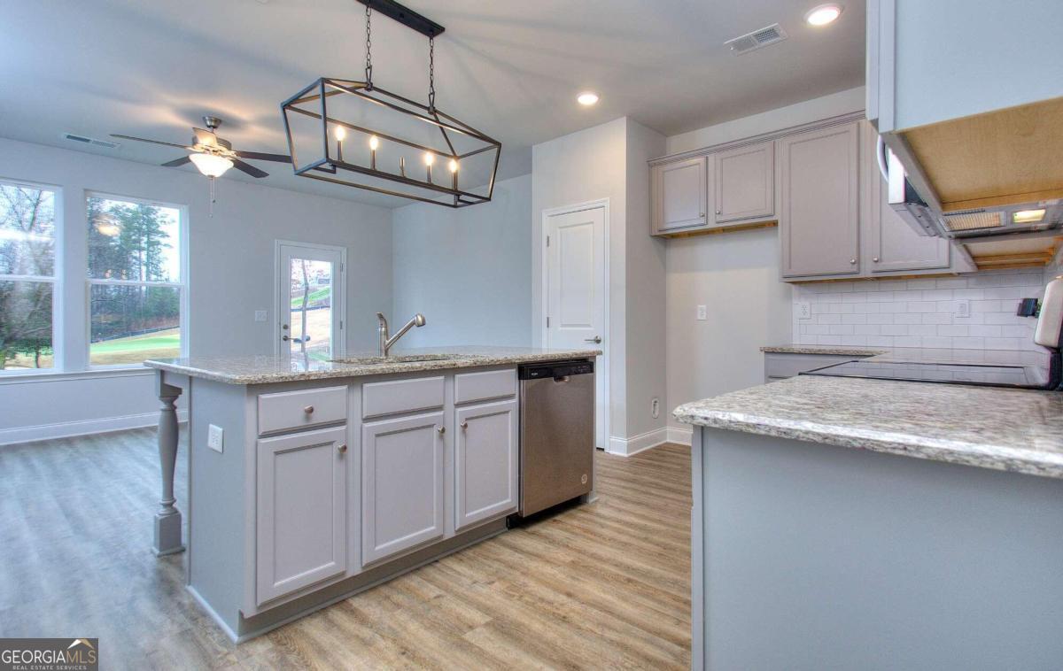 102 Greenview CT 1603