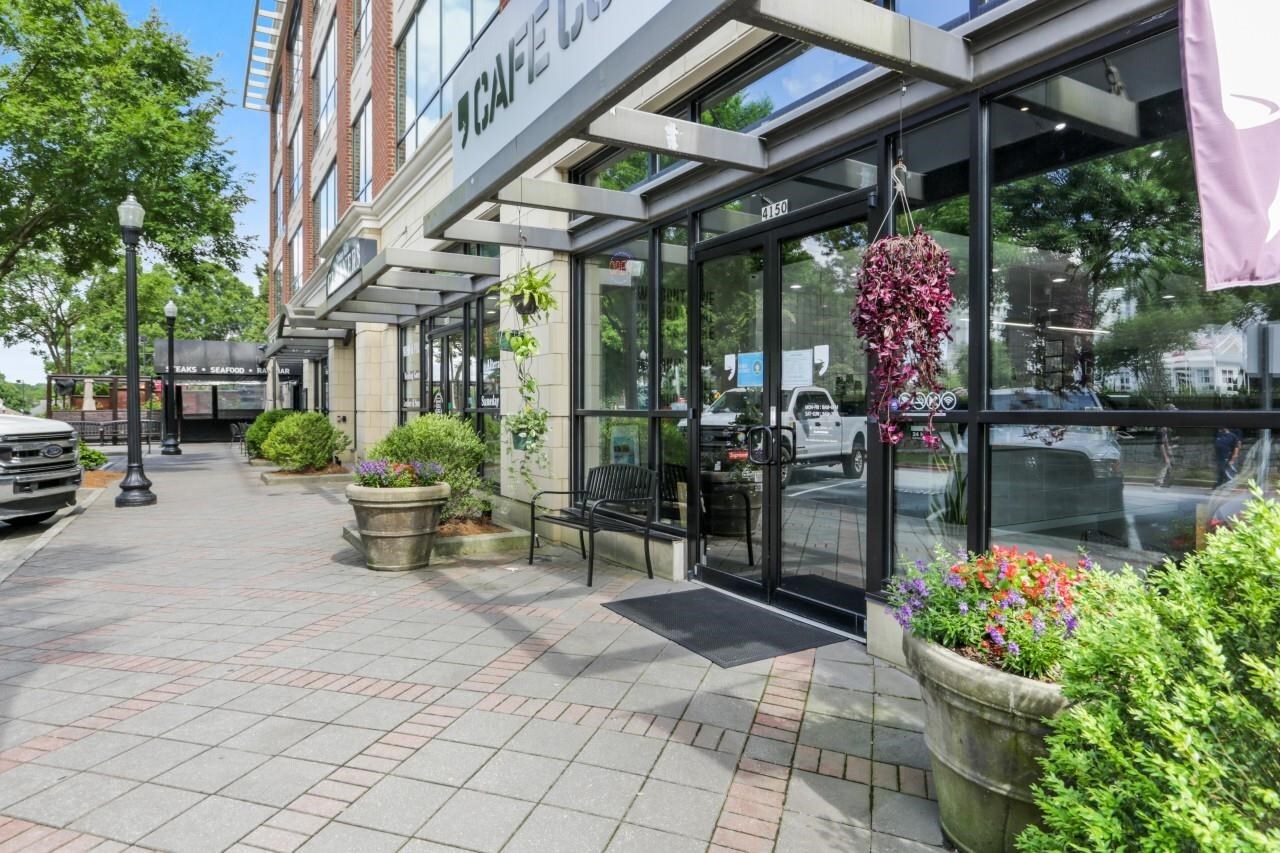 Fabulous two bed/two bath in the heart of Vinings! Hdwd flooring through. Kitchen w/ large island open to living & dining areas. Spacious Master with generous Master Bath as well as second bedroom and bath. Two covered parking spaces in gated garage (parking spaces conveniently located on same level as unit). This complex has a welcoming & helpful concierge, resort like amenities to include large pool w/ deck area & gas grill, fitness center, club room w/ catering kitchen, fireplace & more. Retail/Restaurants on street level in Historic Vinings! Location is fabulous! Enjoy Cobb taxes & live in walkable area near Vinings Jubilee, Cultural and Sports venues w/ easy access to I285 and I75.