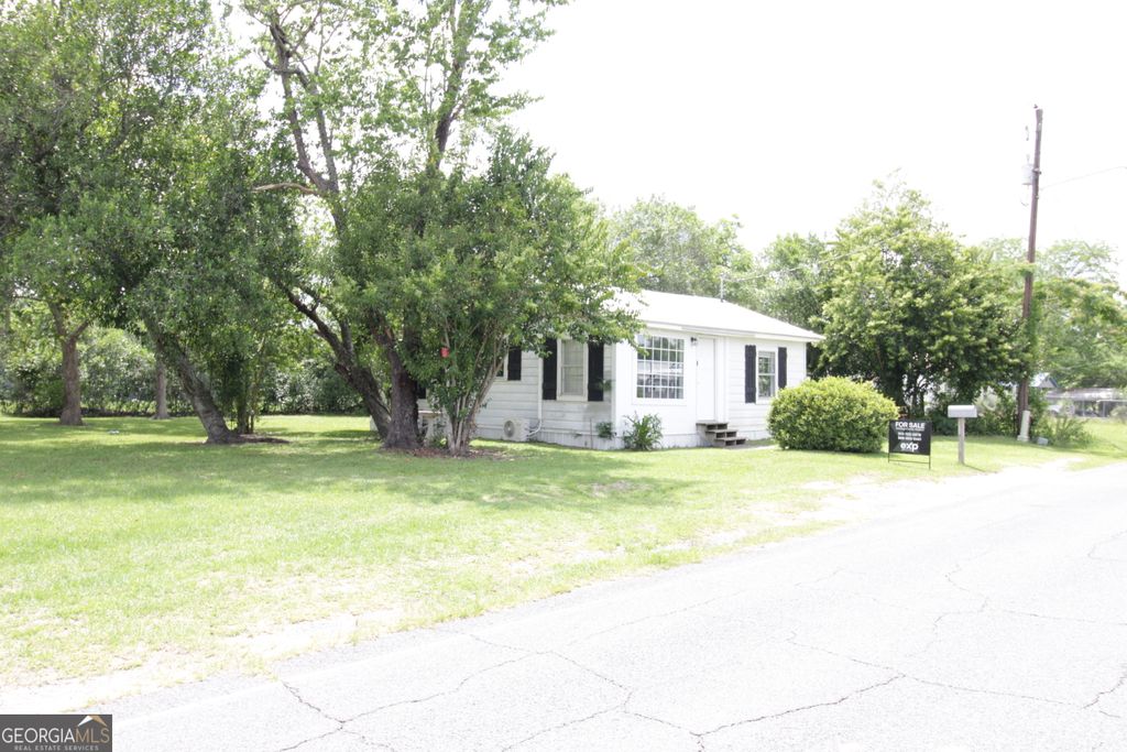 Photo of 511 E 17th Street, Alma, GA 31510 (MLS # 10766466)