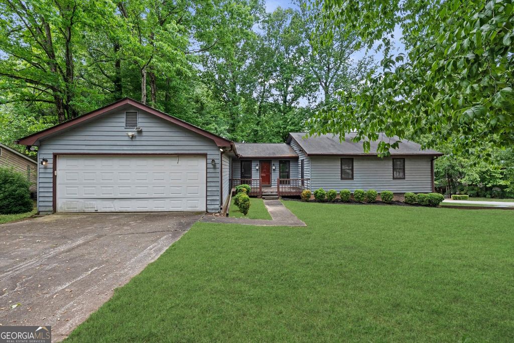 Photo of 3047 Sanibel Drive, Stone Mountain, GA 30087 (MLS # 10754765)