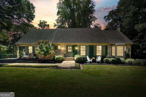 Photo of 662 Bouldercrest Drive SW, Marietta, GA 30064 (MLS # 10639607)