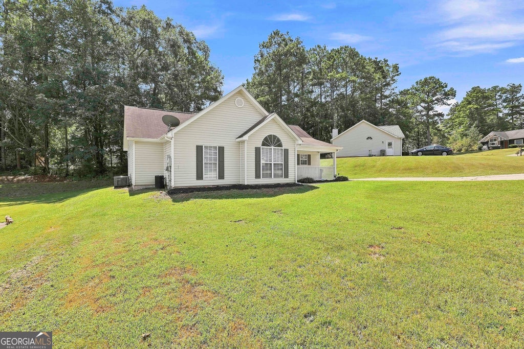 Photo of 104 Ridgefield Cir, Lagrange, GA 30241 (MLS # 10840272)