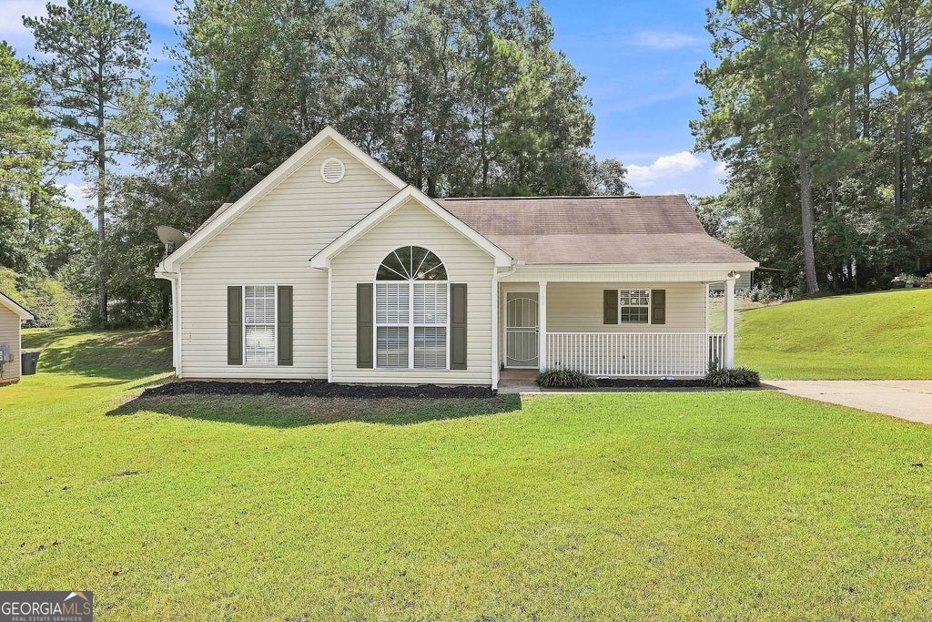 Photo of 104 Ridgefield Cir, Lagrange, GA 30241 (MLS # 10840272)