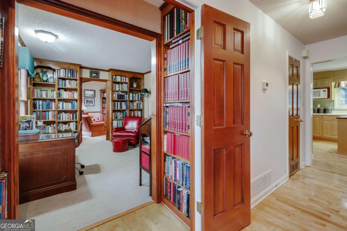 1611 Crystal Hills DR