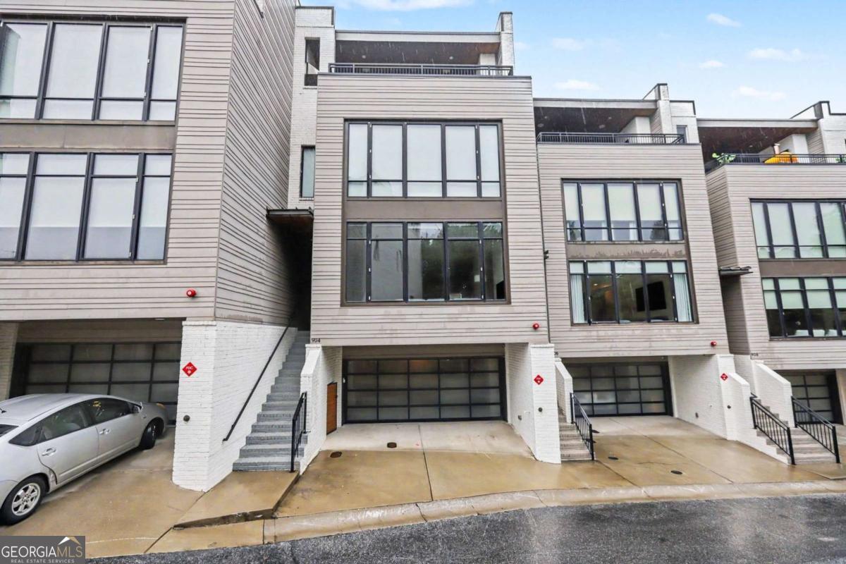 904 Lenox BLVD NE