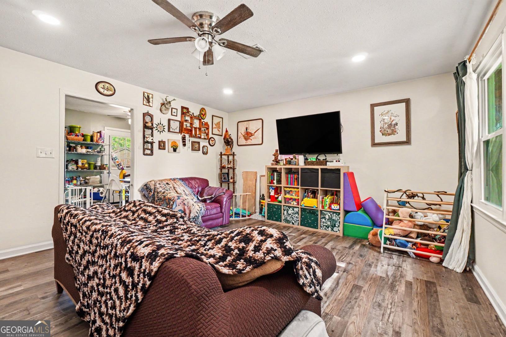 109 Laurie CT