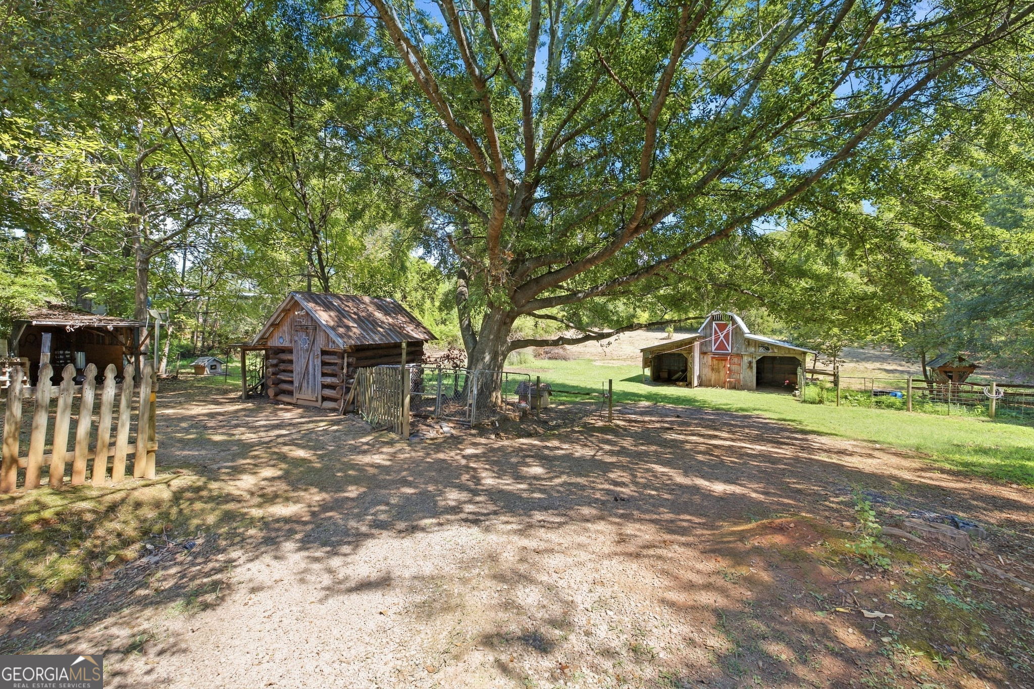 2124 Highway 105