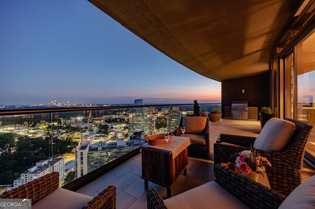 Photo of 3344 Peachtree Road NE #3904, Atlanta, GA 30326 (MLS # 10764621)