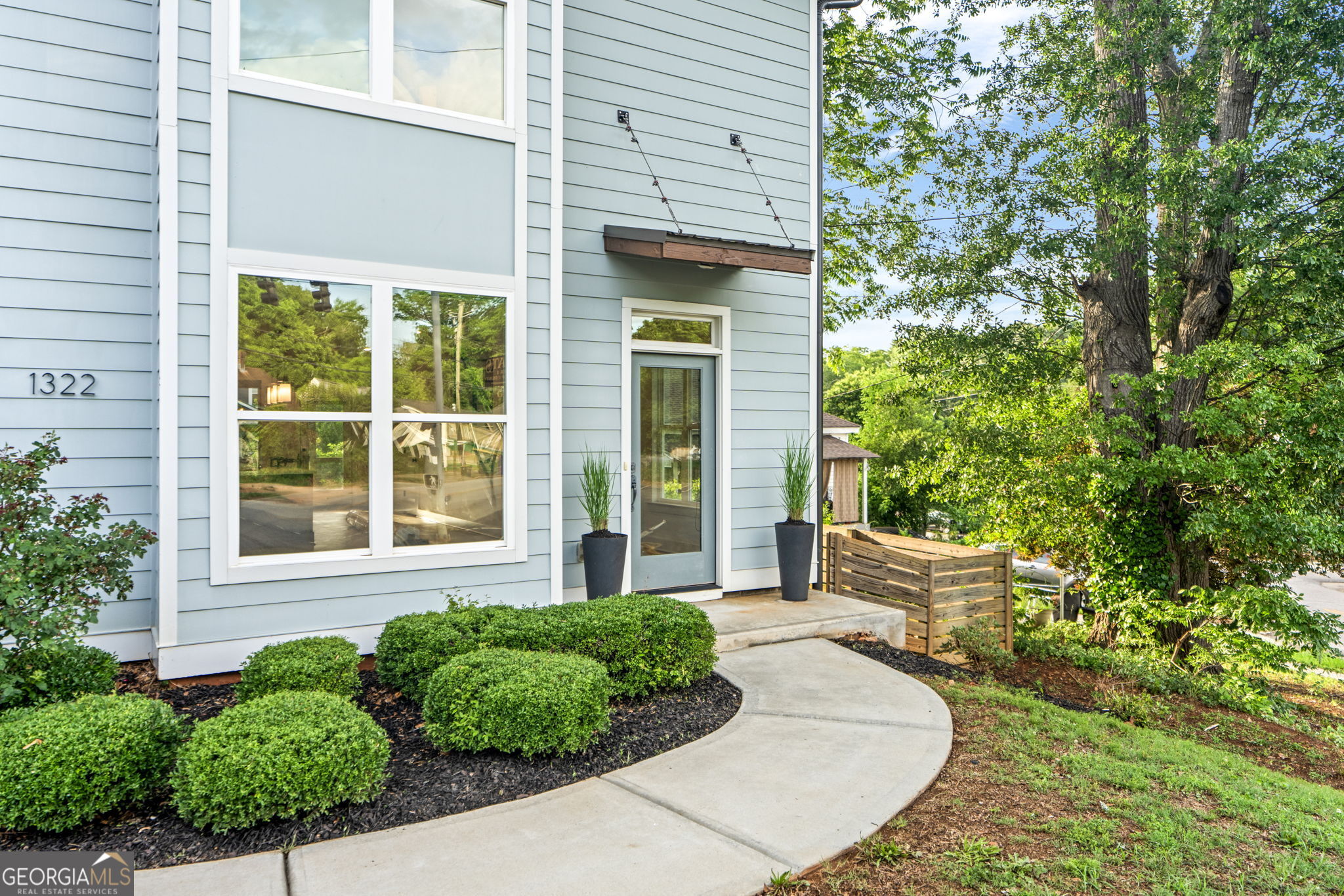 1322 W Hancock AVE W