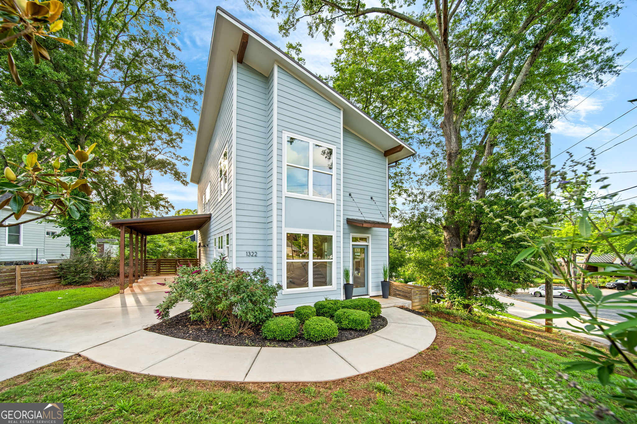 1322 W Hancock AVE W