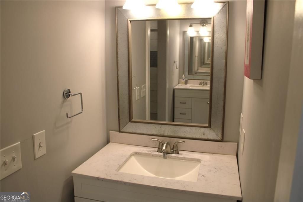 College Park, Georgia 30337, United States, 4 Bedrooms Bedrooms, ,3 BathroomsBathrooms,Residential,Active,209394