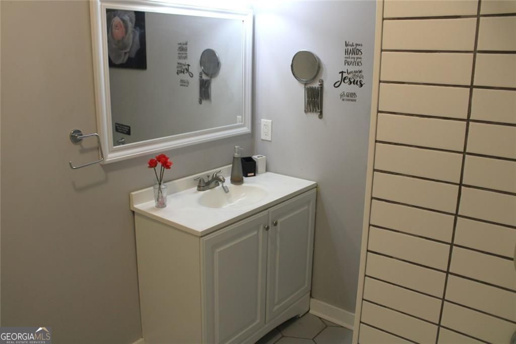 College Park, Georgia 30337, United States, 4 Bedrooms Bedrooms, ,3 BathroomsBathrooms,Residential,Active,209394