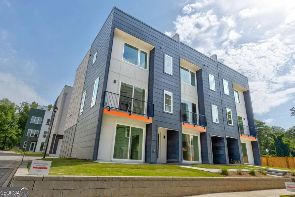 2029 Memorial Drive Unit 32