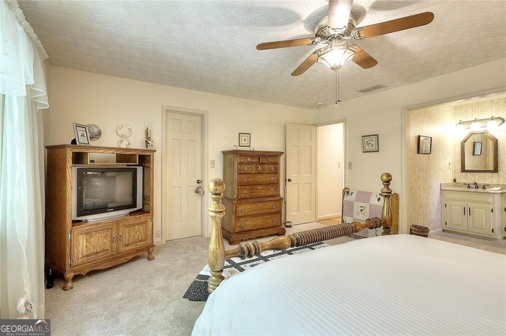 Lilburn, Georgia 30047, United States, 4 Bedrooms Bedrooms, ,5 BathroomsBathrooms,Residential,Active,204571