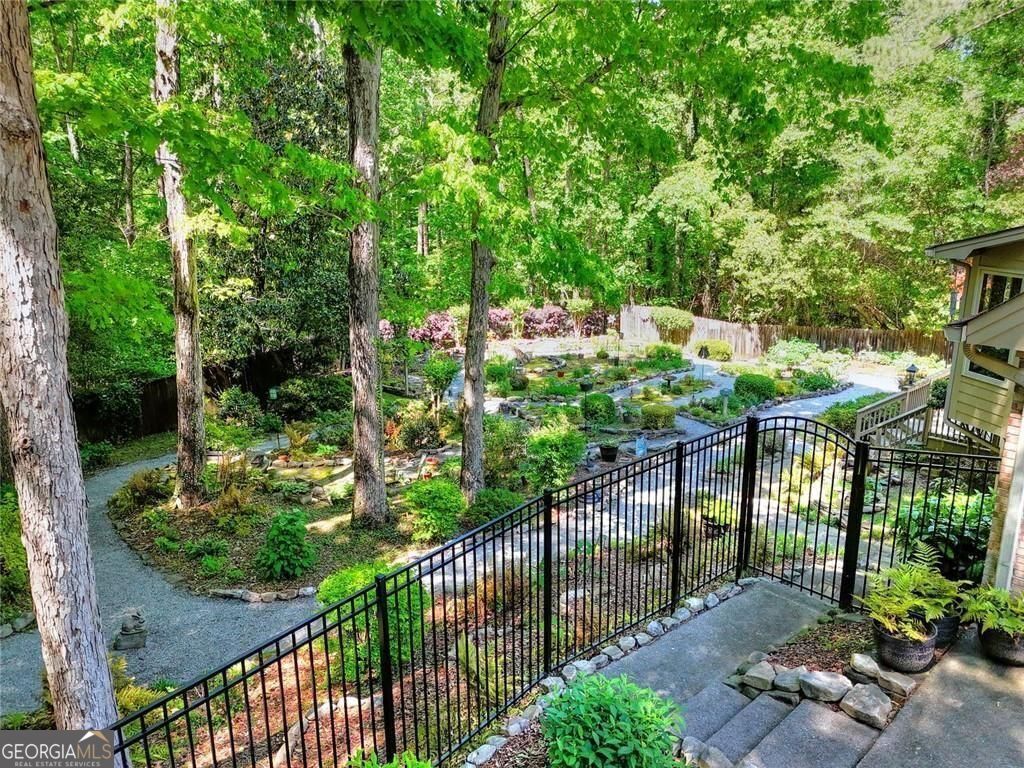 Lilburn, Georgia 30047, United States, 4 Bedrooms Bedrooms, ,5 BathroomsBathrooms,Residential,Active,204571