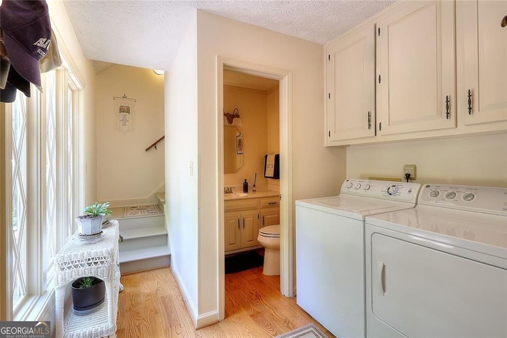 Lilburn, Georgia 30047, United States, 4 Bedrooms Bedrooms, ,5 BathroomsBathrooms,Residential,Active,204571