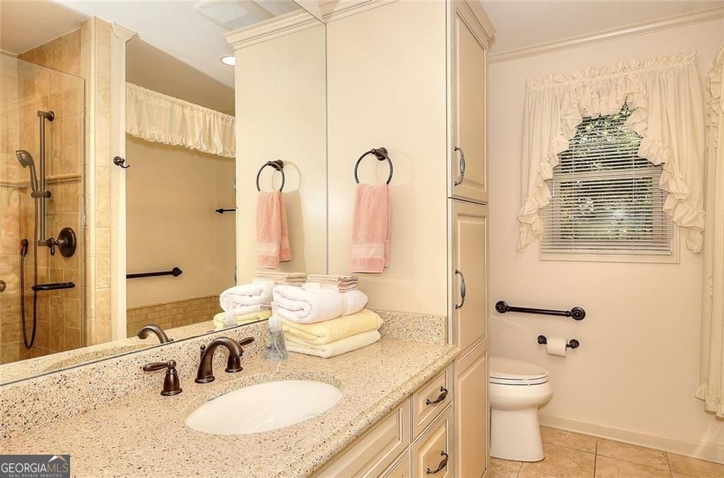 Lilburn, Georgia 30047, United States, 4 Bedrooms Bedrooms, ,5 BathroomsBathrooms,Residential,Active,204571