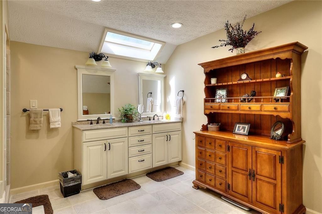 Lilburn, Georgia 30047, United States, 4 Bedrooms Bedrooms, ,5 BathroomsBathrooms,Residential,Active,204571