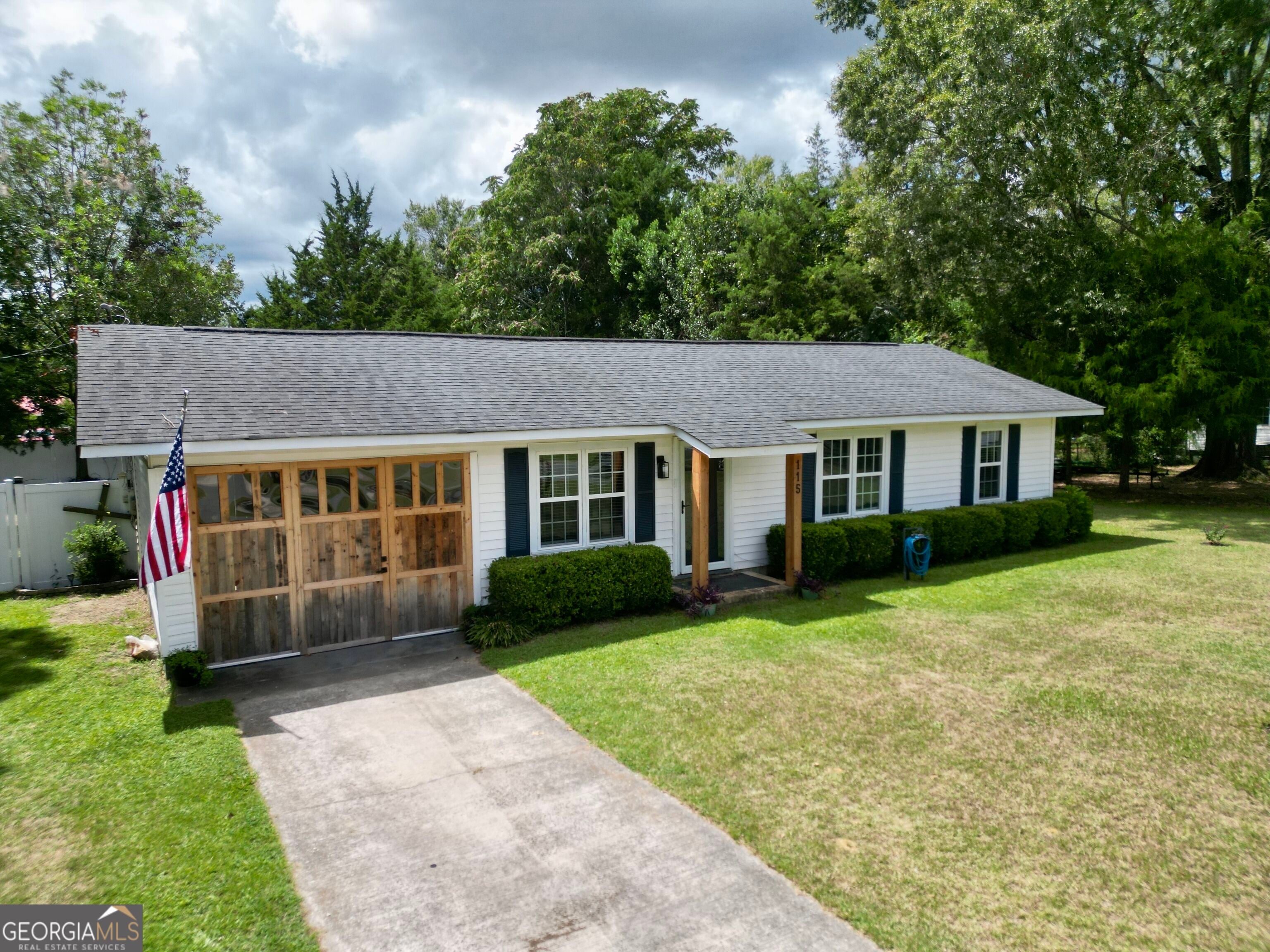 115 Diane ST