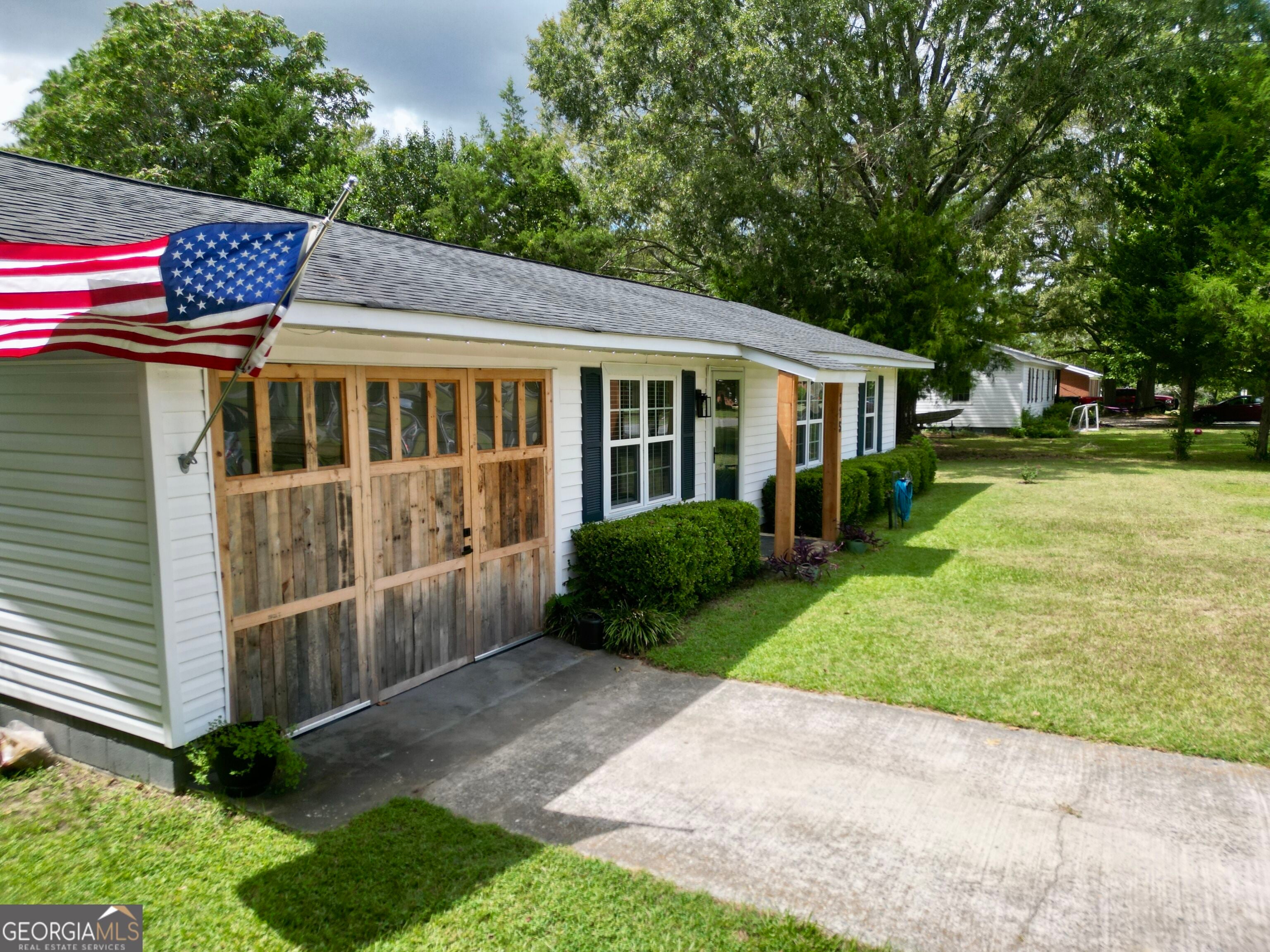 115 Diane ST