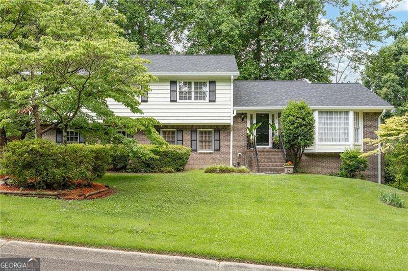 Photo of 422 Woodstone West Drive, Marietta, GA 30068 (MLS # 10791366)