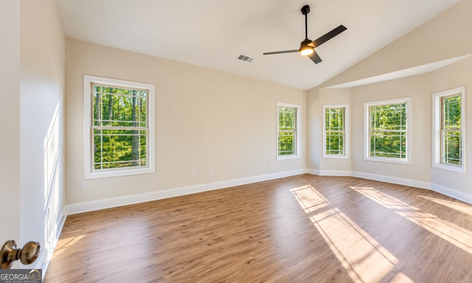 70 Ridgewood LN