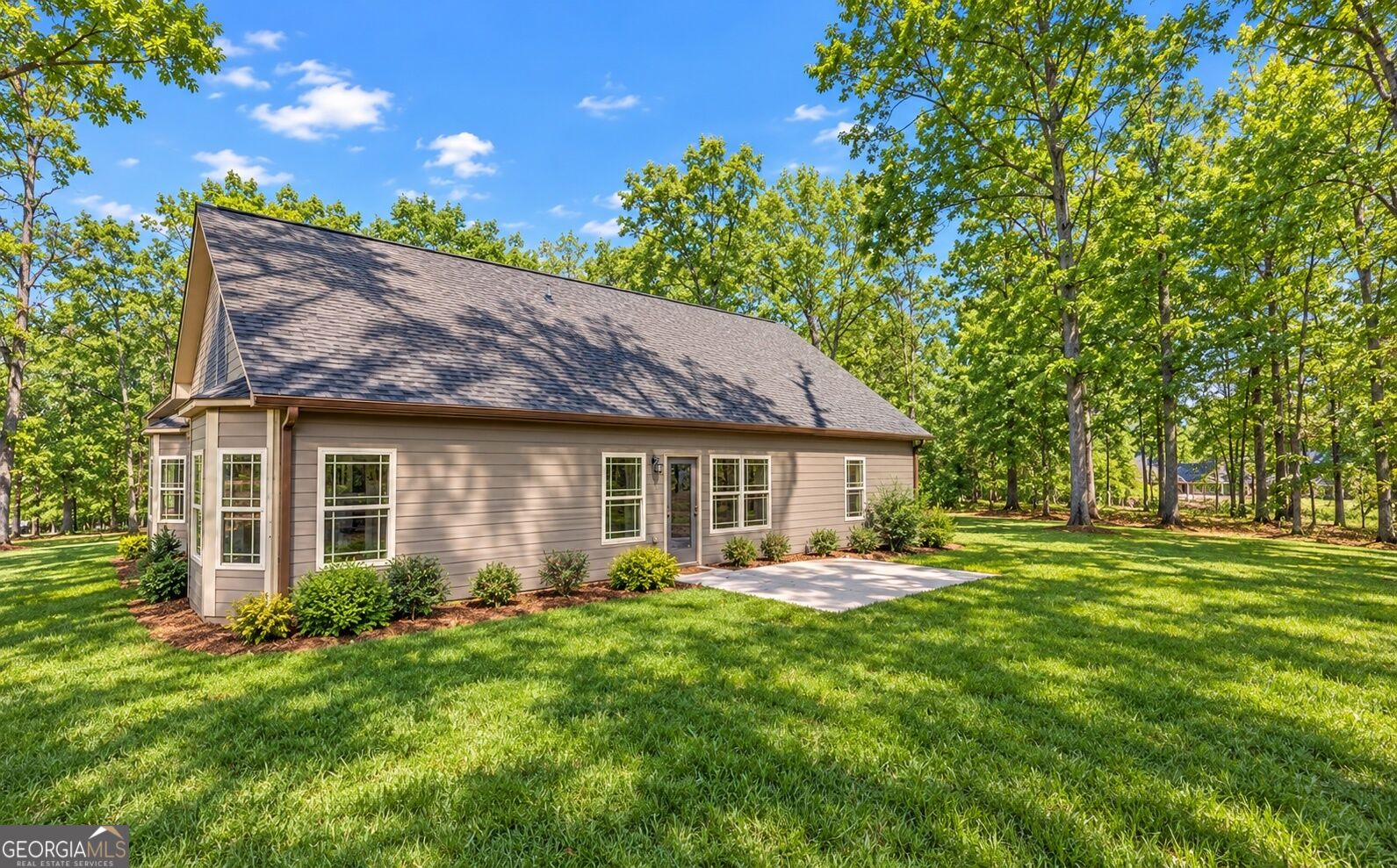 70 Ridgewood LN
