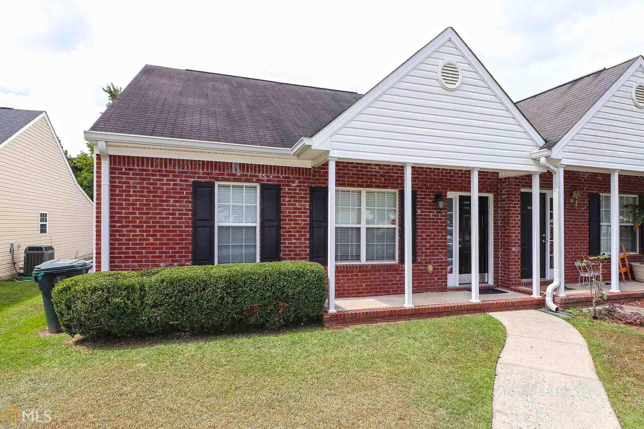Cute as a button! Charming 2 bedroom 2 bathroom home just minutes from I-75, shopping and dining. This beautiful home includes a fenced back yard and an out building for storage. Enjoy laminate hardwood flooring in living area and hallway as well as vaulted ceilings and spacious rooms. Don't let this one pass you by!