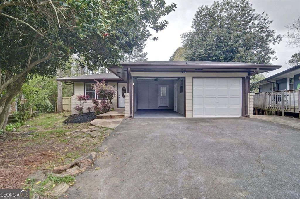 Photo of 2890 Lakemont Place SW, Marietta, GA 30060 (MLS # 10724406)