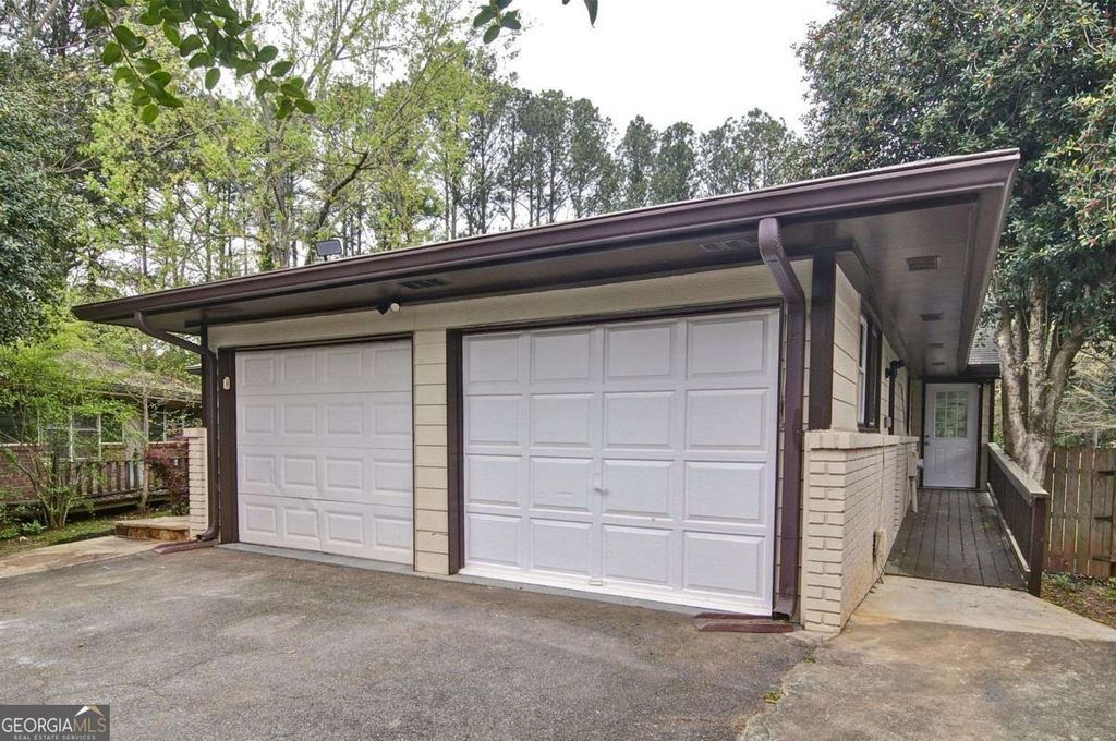 Photo of 2890 Lakemont Place SW, Marietta, GA 30060 (MLS # 10724406)