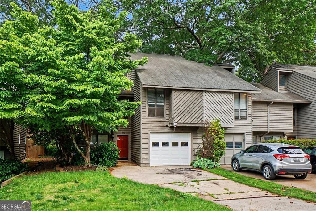 1006 Creatwood Circle SE