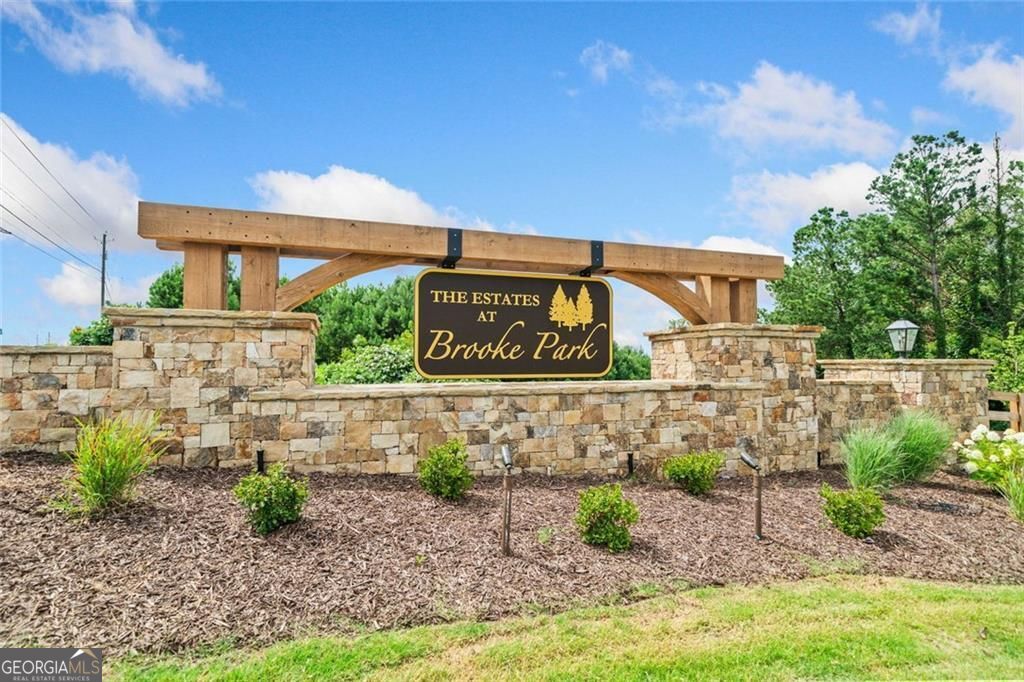 ESTATES AT BROOKE PARK - Residential