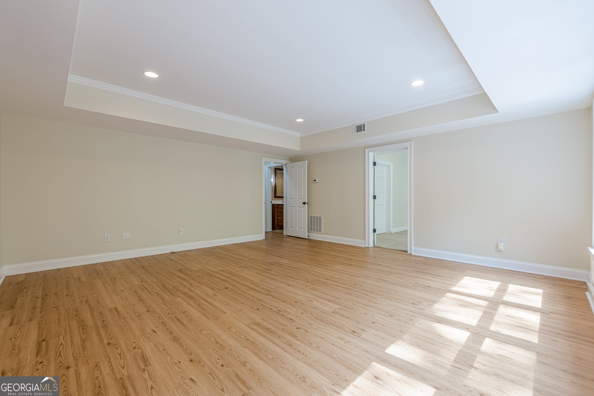 Cumming, Georgia 30040, United States, 5 Bedrooms Bedrooms, ,5 BathroomsBathrooms,Residential,Active,90616