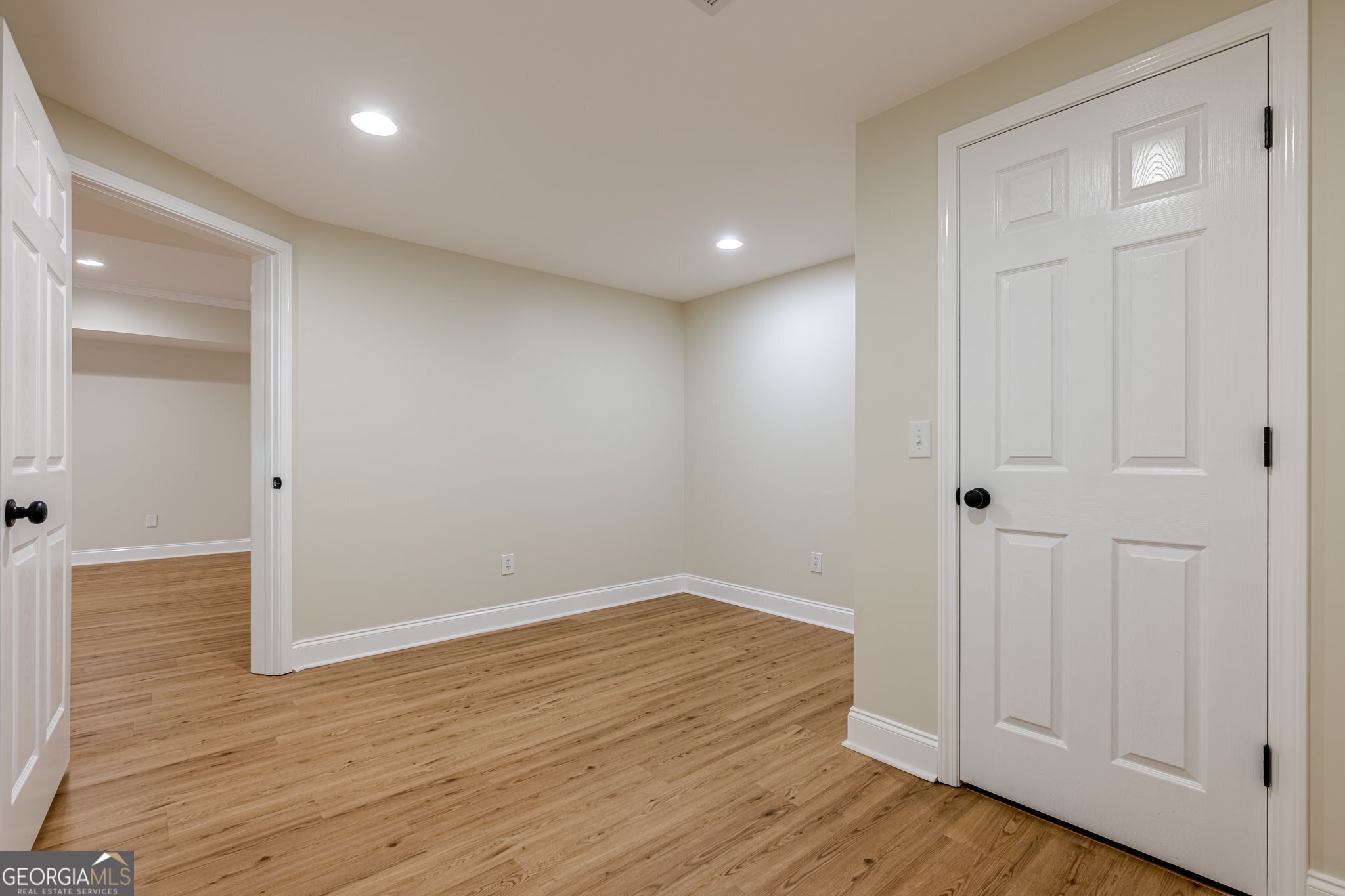 Cumming, Georgia 30040, United States, 5 Bedrooms Bedrooms, ,5 BathroomsBathrooms,Residential,Active,90616