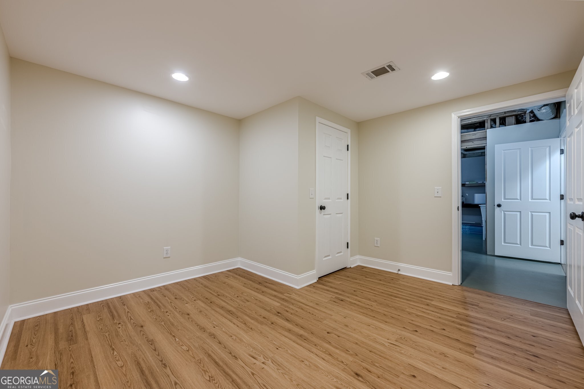 Cumming, Georgia 30040, United States, 5 Bedrooms Bedrooms, ,5 BathroomsBathrooms,Residential,Active,90616