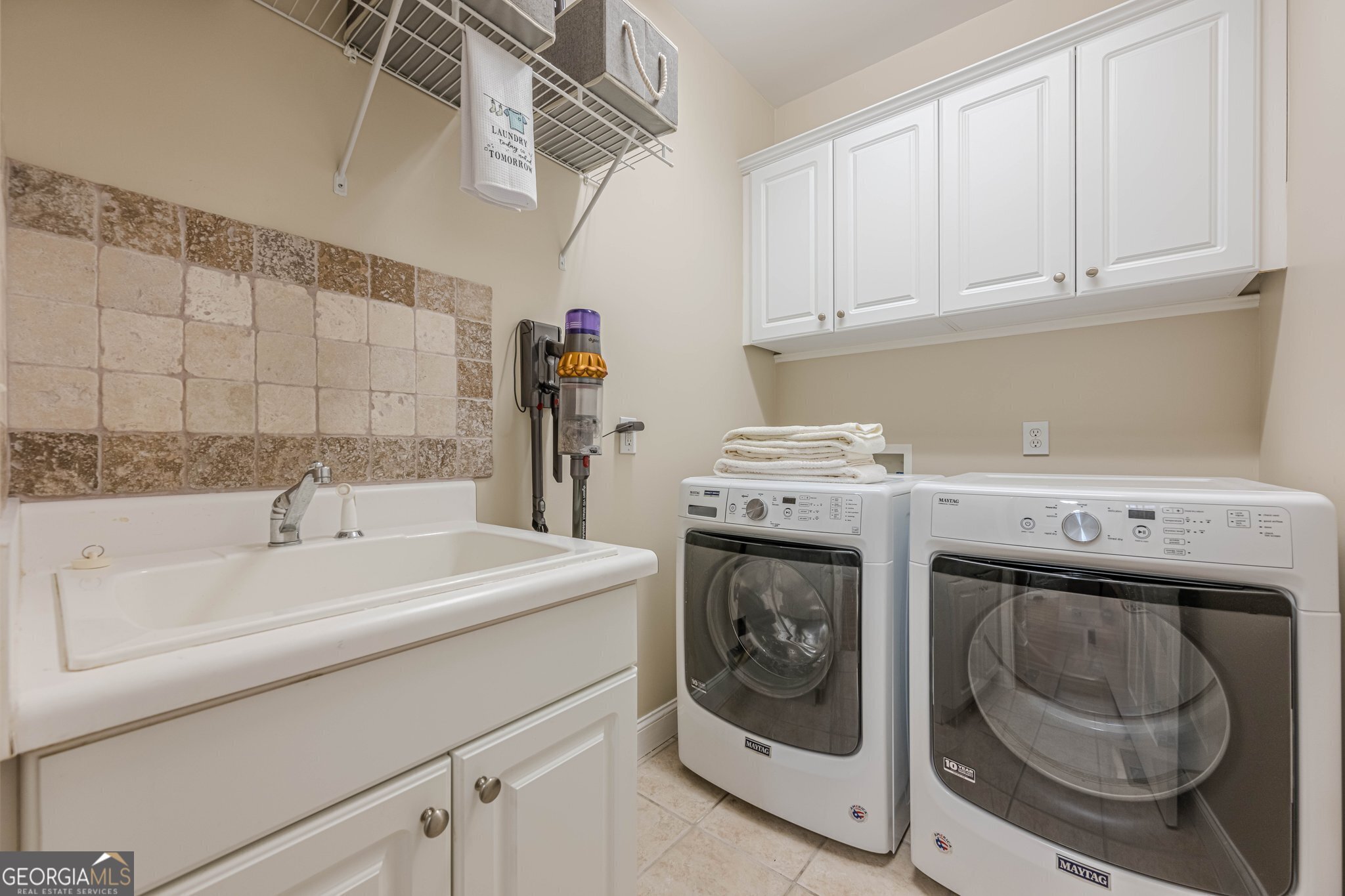 Cumming, Georgia 30040, United States, 5 Bedrooms Bedrooms, ,5 BathroomsBathrooms,Residential,Active,90616