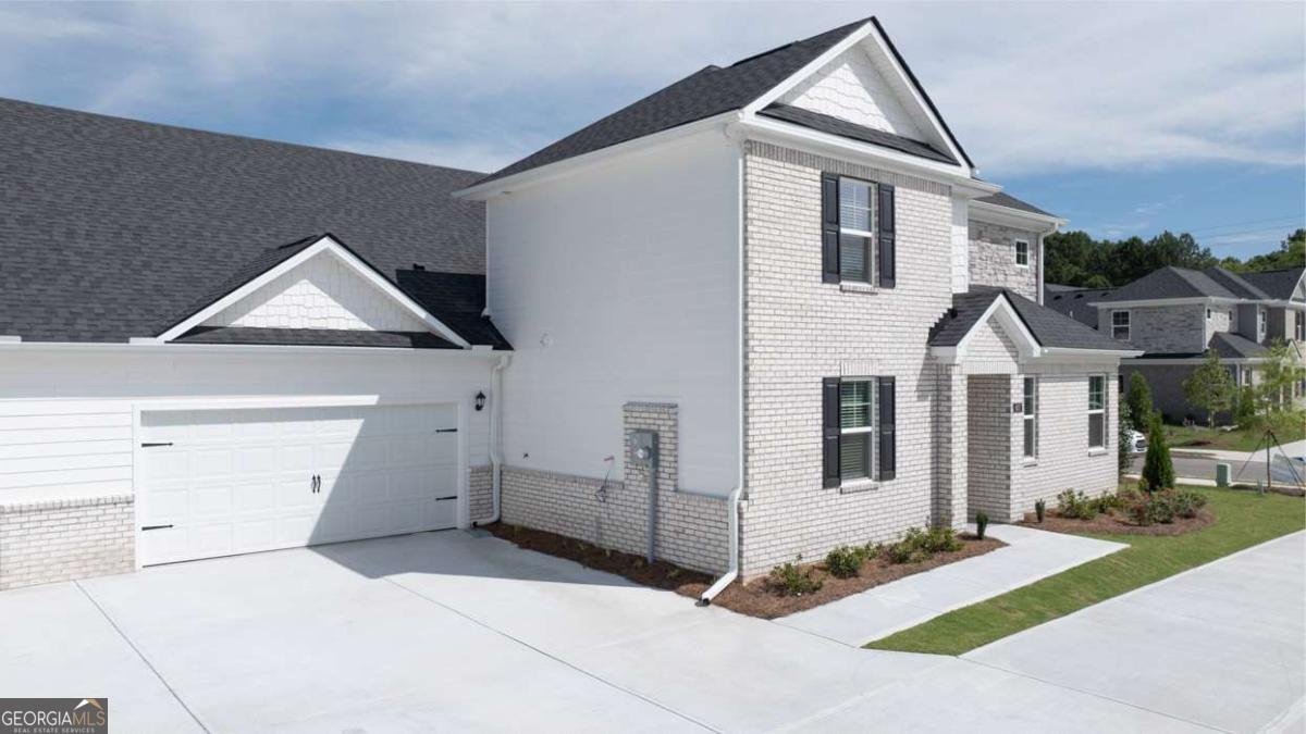 565 SILVER MOON DR