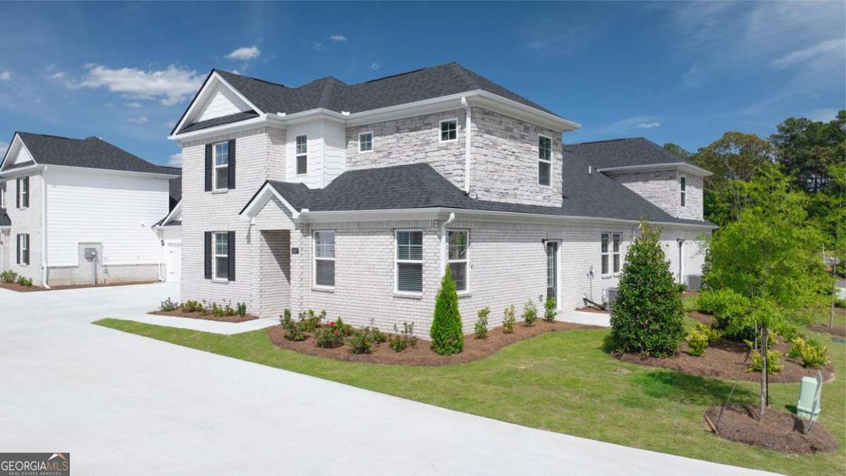 565 SILVER MOON DR