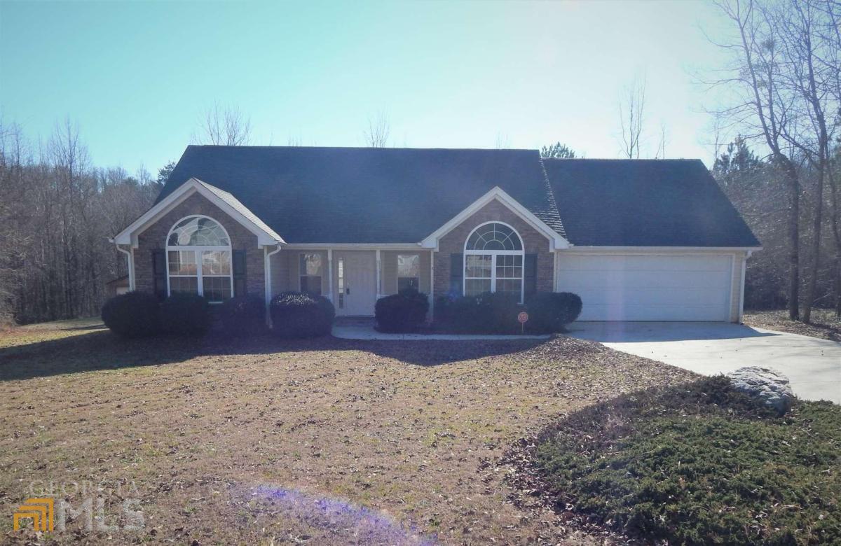 3 bed/2 bath Ranch with attached garage on large lot located close to I-85 & Tanger Outlets. Estate owned, roof & A/C recently replaced. Outdoor screened Pavilion & workshop. With a little TLC this home has great potential and the opportunity for you to own a home in sought after Commerce.