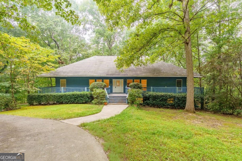 Photo of 172 Leaf Lake Drive, Suwanee, GA 30024 (MLS # 10867770)
