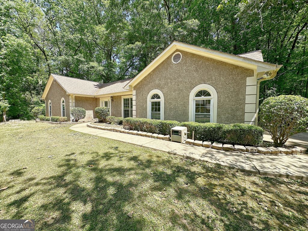 Photo of 112 Greenbriar Trail, Lagrange, GA 30241 (MLS # 10741264)